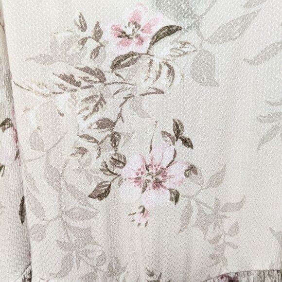 TORRID Ivory Floral Textured Rayon Cold Shoulder Babydoll Top 1X - Picture 7 of 9